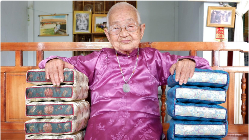 Experience of being a royal pillow - Me Tri Hue (5)